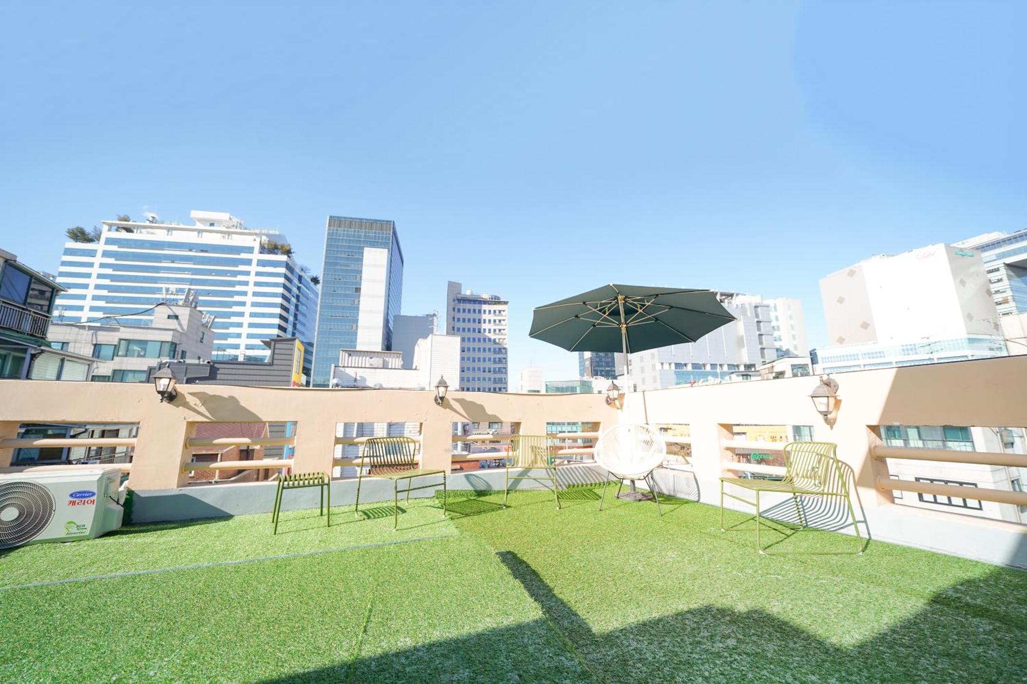 Hongik Univ Station Romantic Rooftop-house Apartment Seoul