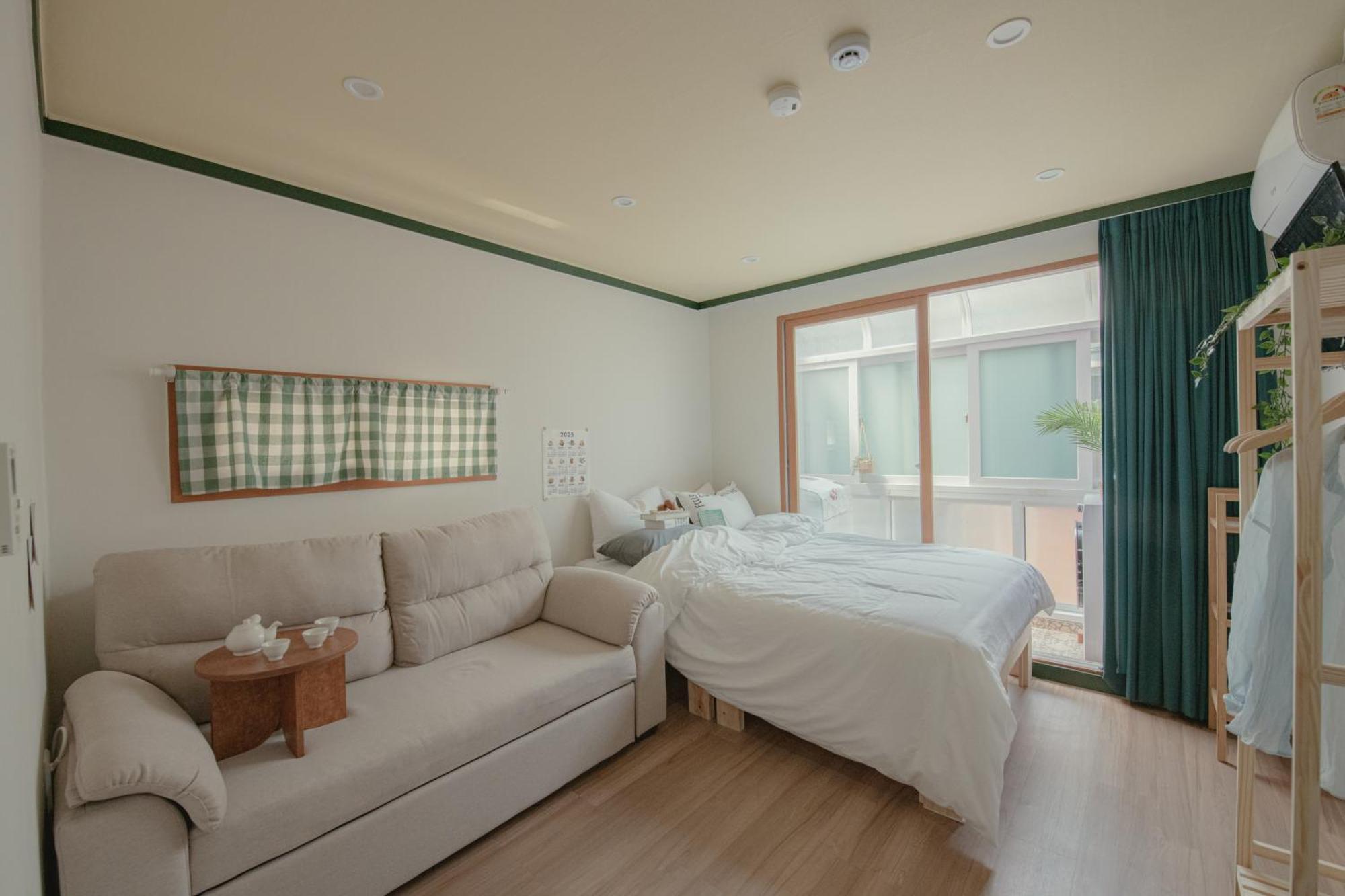 Hongik Univ Station Romantic Rooftop-house Apartment