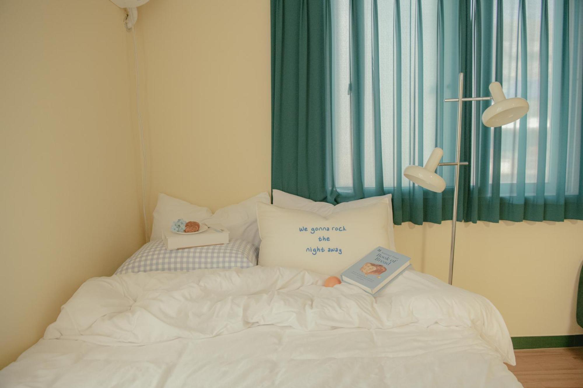 Apartment Hongik Univ Station Romantic Rooftop-house *