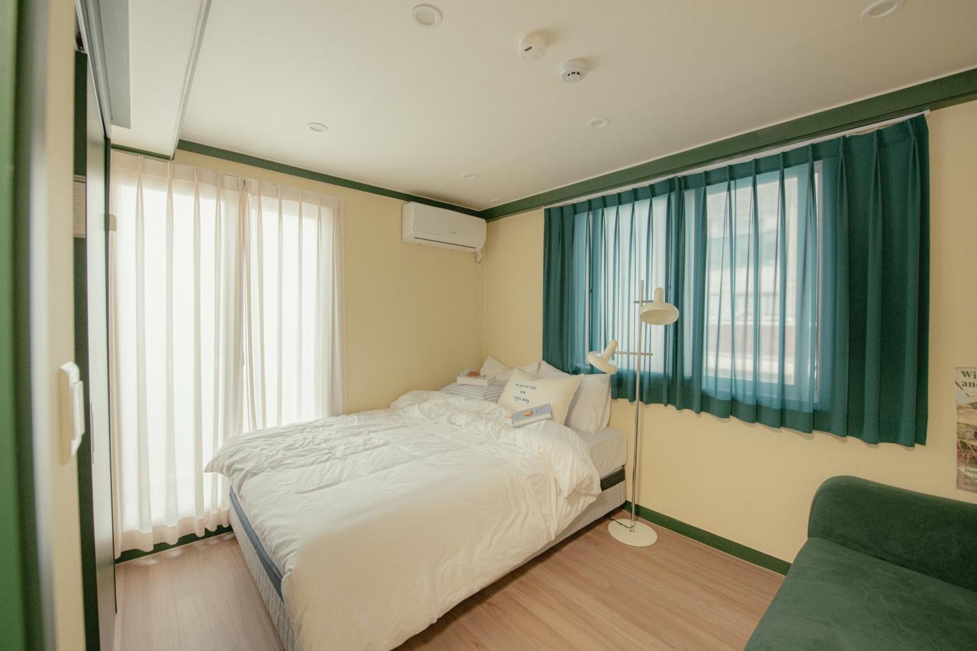 Hongik Univ Station Romantic Rooftop-house Apartment Seoul
