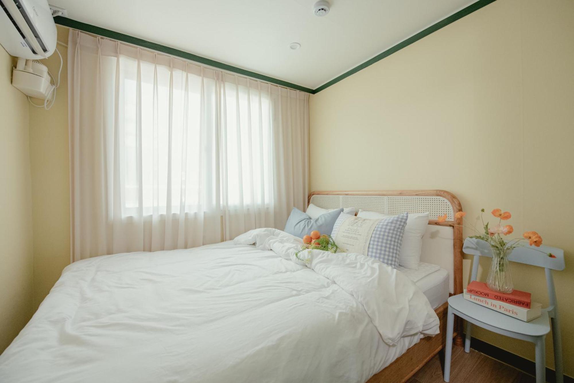 Hongik Univ Station Romantic Rooftop-house Seoul