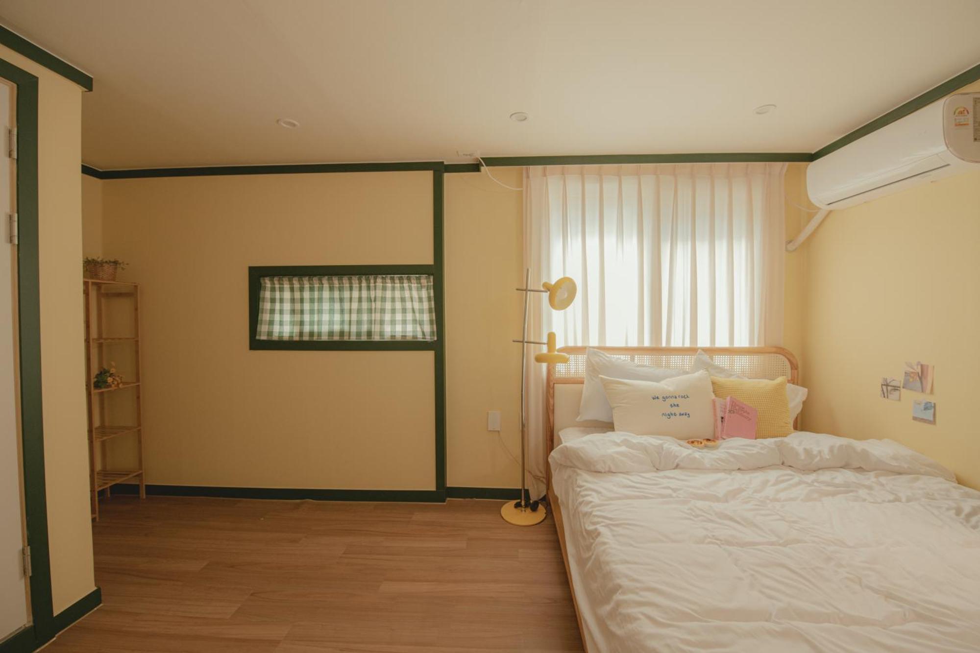 Hongik Univ Station Romantic Rooftop-house * Seoul