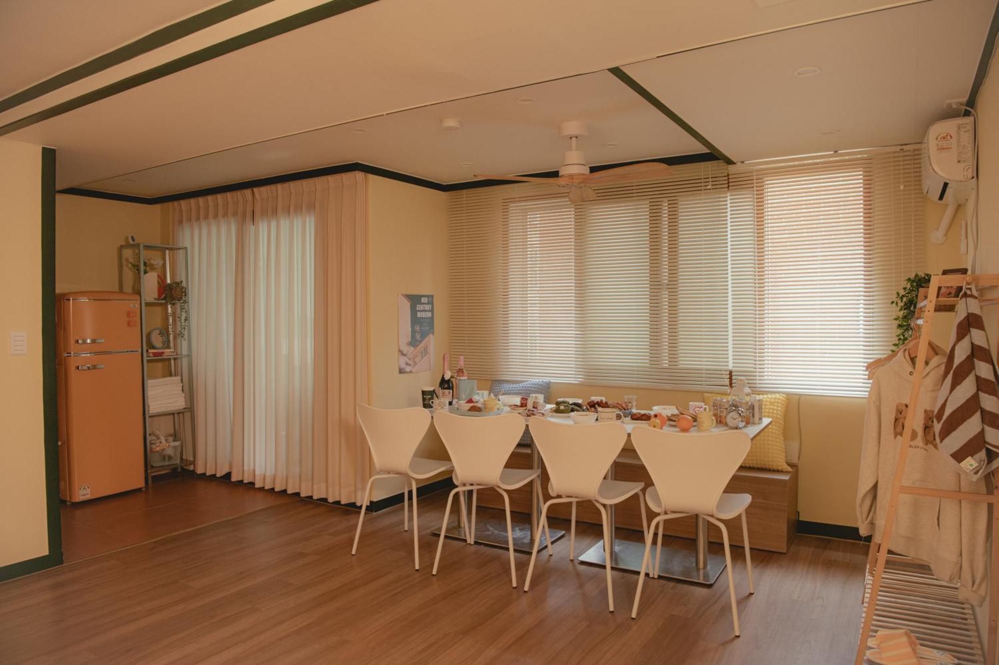 Hongik Univ Station Romantic Rooftop-house